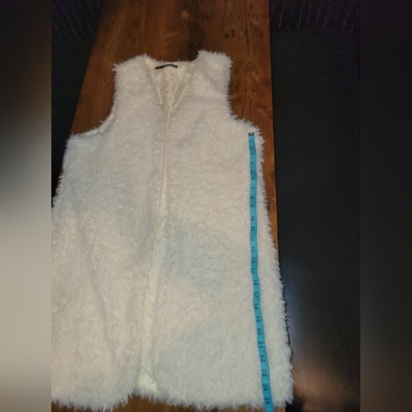 NWOT Cream Faux Fur Vest 1X - Picture 4 of 6